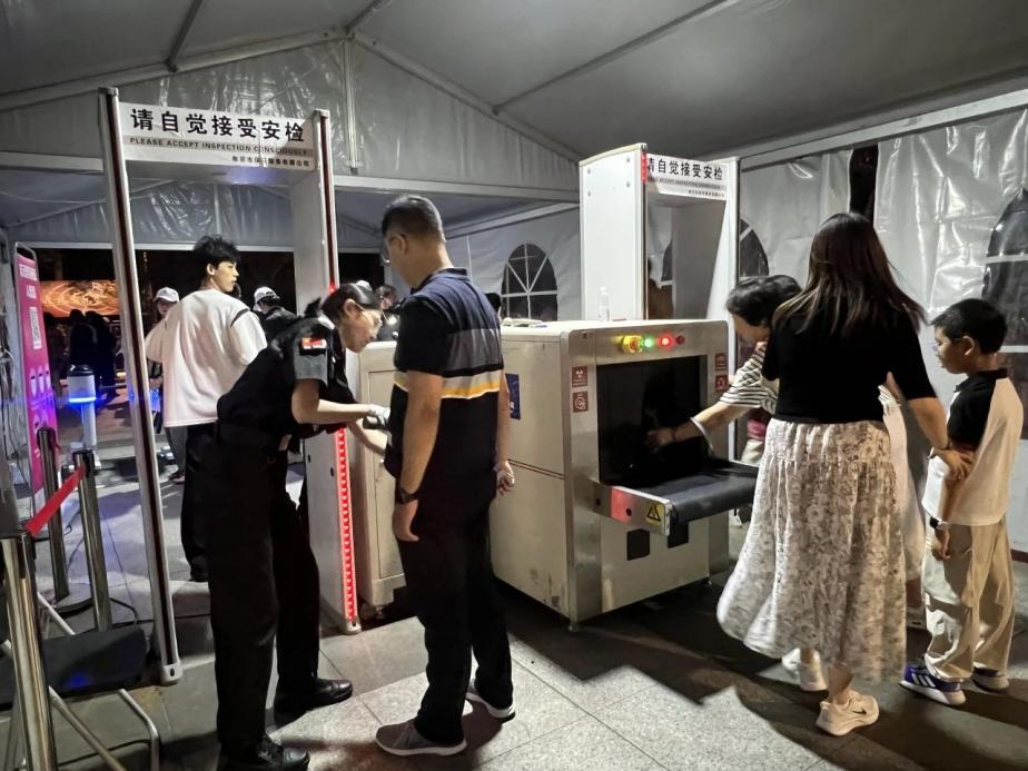 C:/Users/BA/Desktop/“安保鐵軍、硬核保障”2024系列報(bào)道四十三——月滿中秋，南京市保安服務(wù)有限公司圓滿護(hù)航“2024 南京森林音樂(lè)會(huì)”/4.jpg4