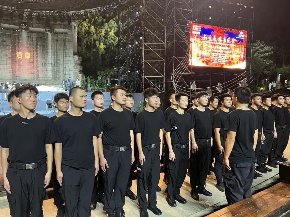 C:/Users/Administrator/Desktop/臺(tái)風(fēng)“貝碧嘉”來襲，南京保安積極應(yīng)對，“守”護(hù)萬家團(tuán)圓！/10.jpg10