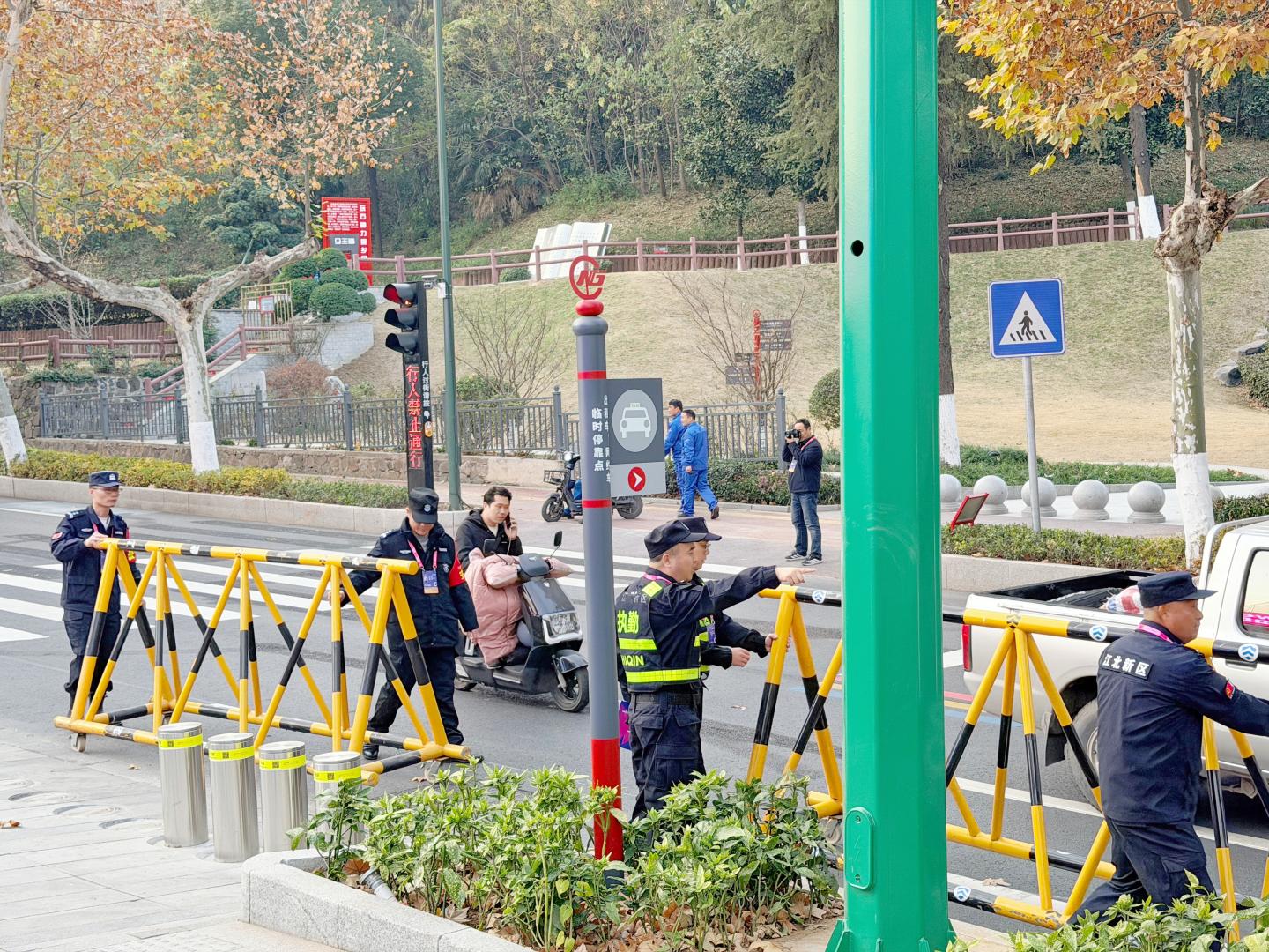 E:/25.12.10后 上傳網(wǎng)站留存/“保安衛(wèi)士”護(hù)航，熱血燃賽場(chǎng)！——南京市保安服務(wù)有限公司大廠分公司保障WCBA女籃聯(lián)賽激情開(kāi)燃/照片/微信圖片_20251210163658_265_1.jpg微信圖片_20251210163658_265_1