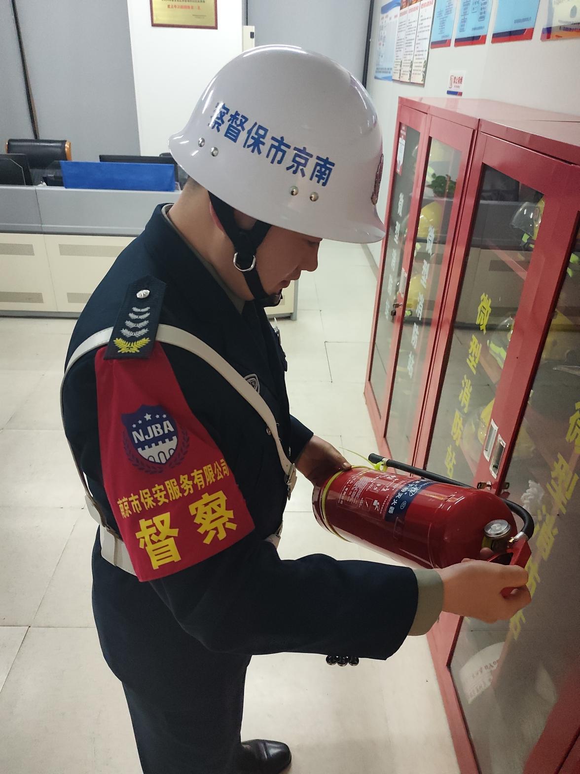 E:/25.12.10后 上傳網(wǎng)站留存/筑牢安全防線 護(hù)航平安元旦——南京市保安服務(wù)有限公司召開(kāi)元旦節(jié)前安全生產(chǎn)專題部署會(huì)議/87f74c7e78e540bcf927e43a9c9d5b5c.jpg87f74c7e78e540bcf927e43a9c9d5b5c